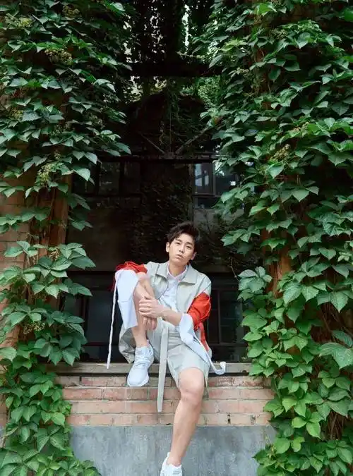 比起张一山,你更愿意做彭昱畅?董子健在旁边笑了