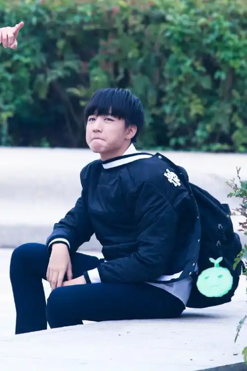 王俊凯# 小表情太可爱了五岁的王巨可爱