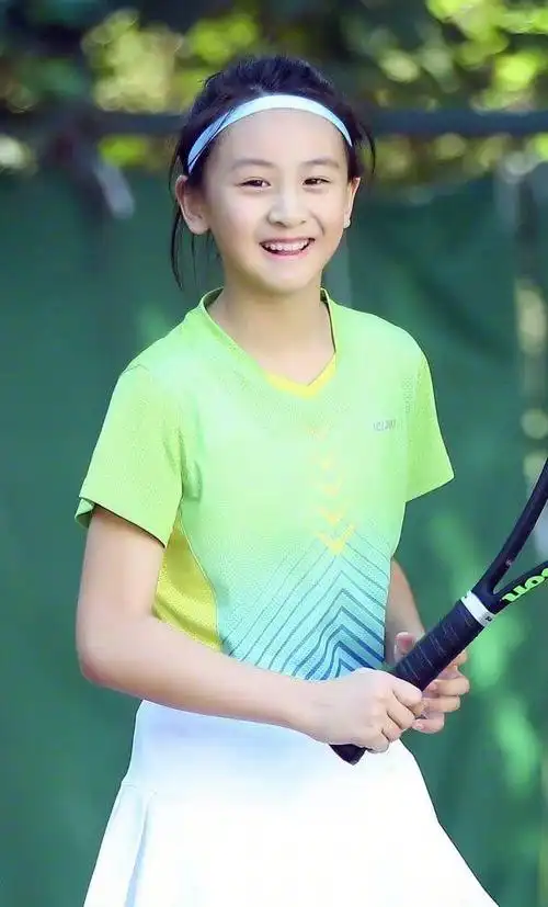 有一种美叫森碟长大了,穿百褶裙超好看,男粉:我可以等你几年