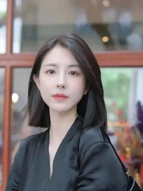 第三种发型是直发波波头