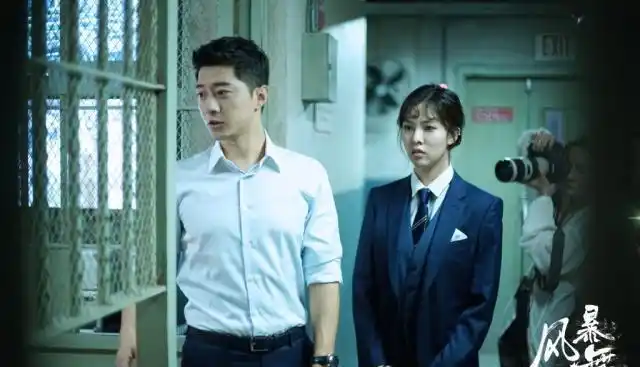 国产烧脑好剧风暴舞陈伟霆古力娜扎搭感情戏任达华依然狠角色