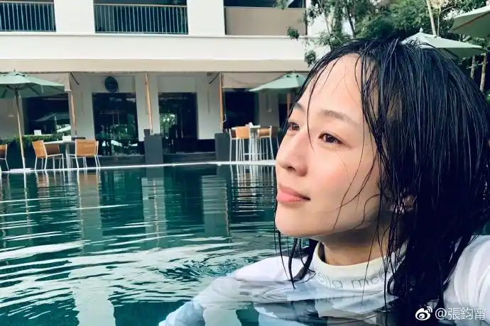 组图张钧甯游泳不忘自拍素面朝天元气满满超美丽