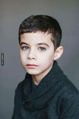 14个「视线会一直停留在他们脸部细细欣赏」的最美混血儿小孩,光是混