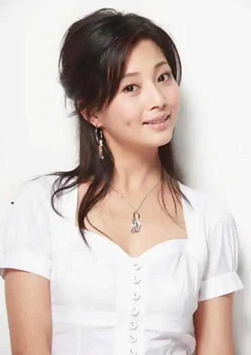 演员殷桃,感情一波三折,42岁仍旧单身,直言结婚全靠缘分