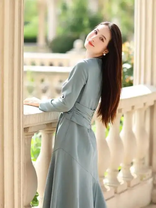 穿好看的裙子拍照,9个自然优雅的姿势,拍照尽显女性魅力