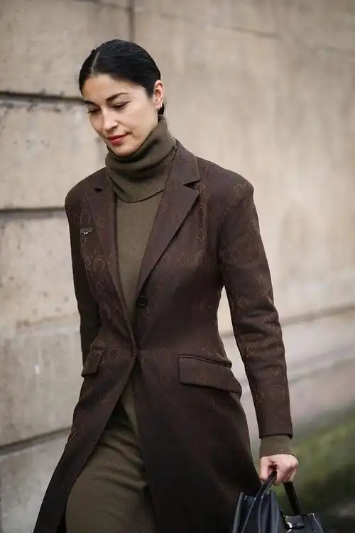 咖啡色太高级,气质满满的配色方案,照着穿当街头时髦精_皮衣