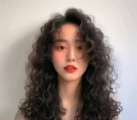 冬天发型不论怎么烫,最美还是羊毛卷全头烫,蓬松瘦脸还保暖_头发_卷发