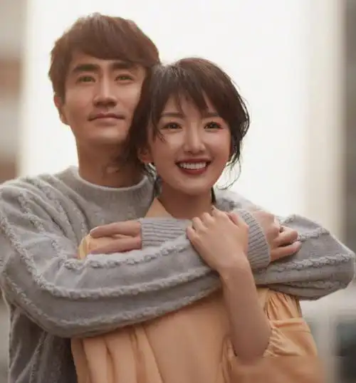 毛晓彤杨玏为电影宣传合体拍摄时尚大片堪称情侣合照模板