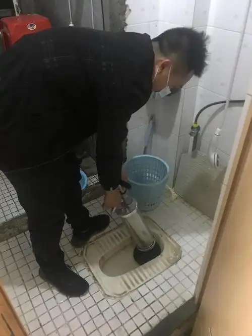 南沙湾通厕所疏通马桶师傅(马桶堵塞怎么疏通最快)