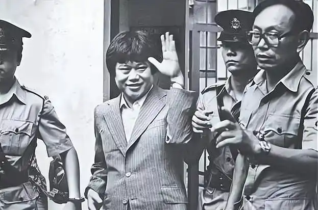 我们通过这些电影,了解"一代毒枭"跛豪,马氏兄弟和总华探长吕乐等一批