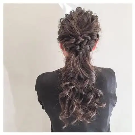 过腰长发扎的好是女神扎不好成老人 为了发型上的气质发型师煞费苦心