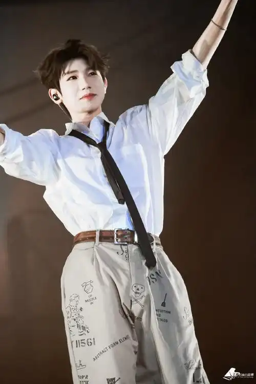 0之神级侧颜  @tfboys-王源