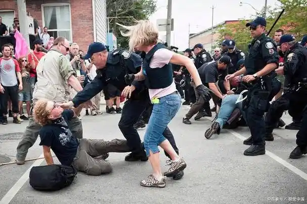 近日,青岛市发生了一起引发公众广泛关注的悲剧事件——一名8岁男童在