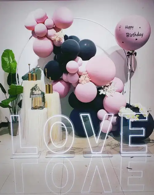 粉黑色简约小场景生日布置