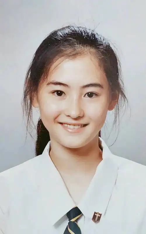 来点漂亮女明星证件照吧