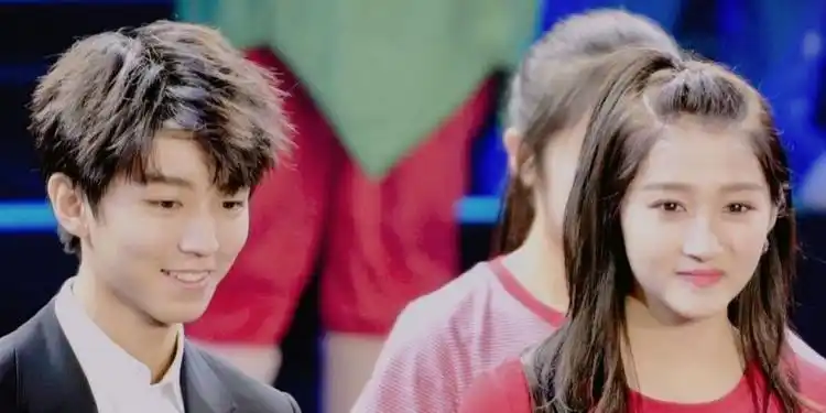 王俊凯关晓彤大学体测,跑完几千米,网友:戴口罩跑步对身体不好