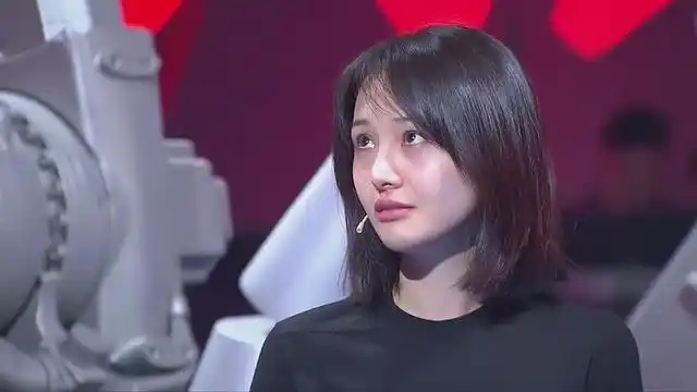 郑爽代孕风波惹众怒后遭粉丝洗白她很无辜是张恒太渣毁她青春