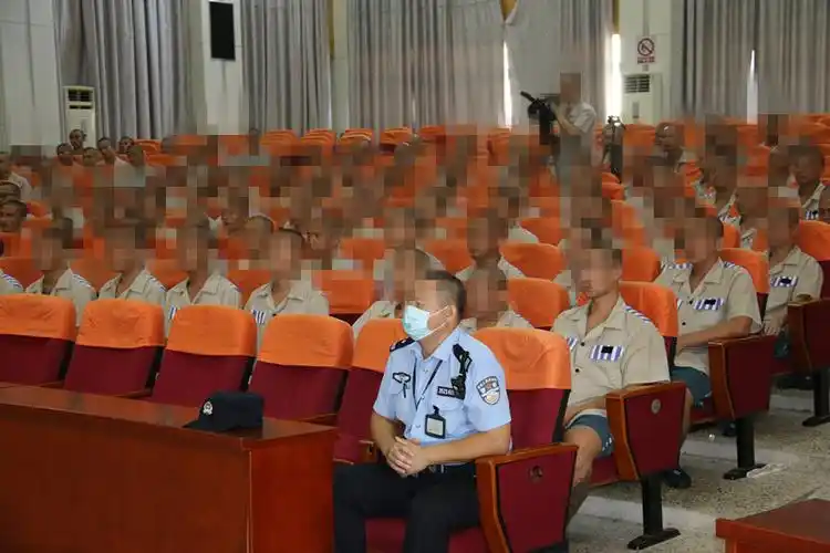 唐榕辉副监狱长为入监罪犯授课