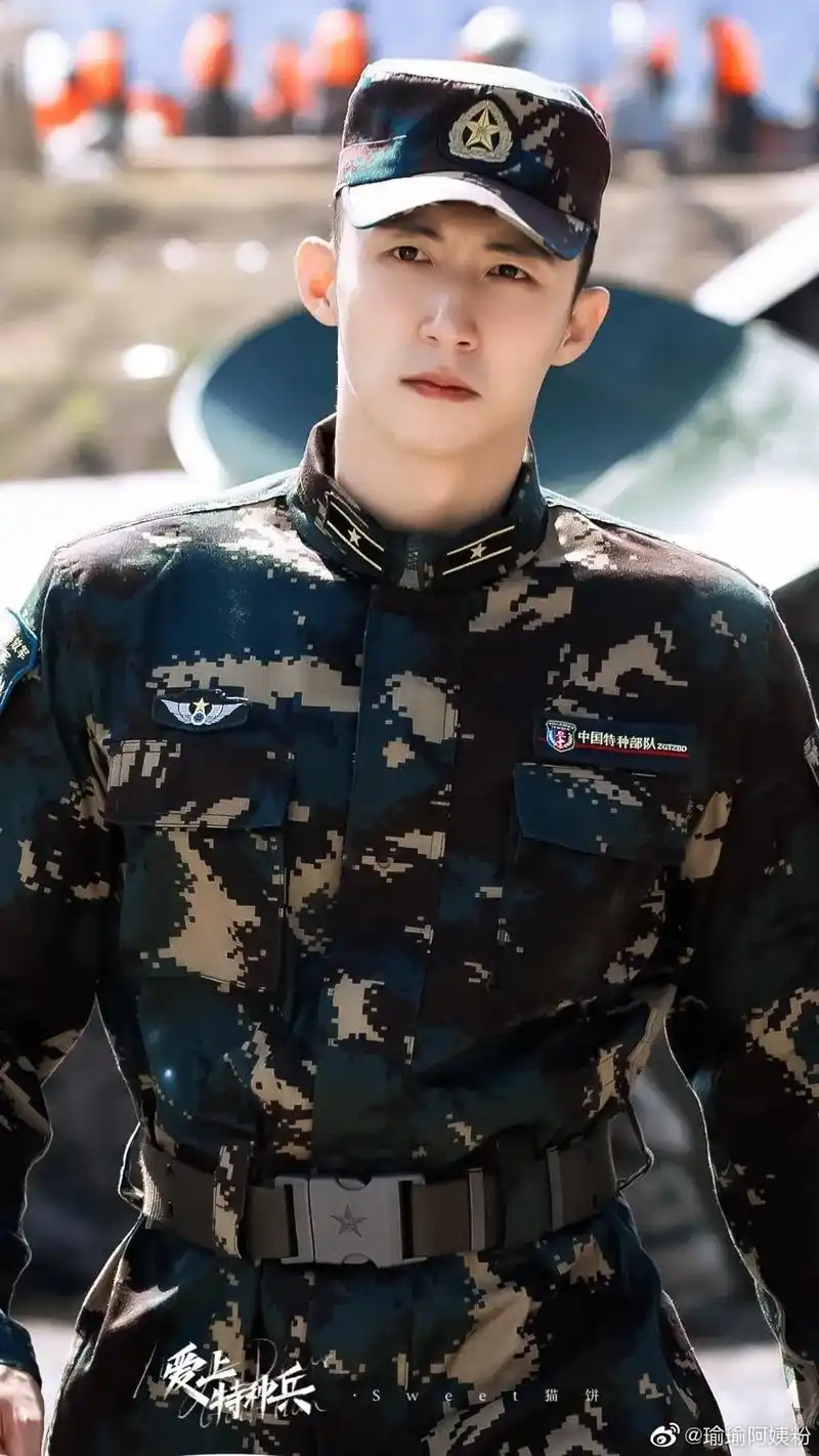 黄景瑜穿军装太帅了.#创作灵感 #黄景瑜##只有照片能记录这 - 抖音