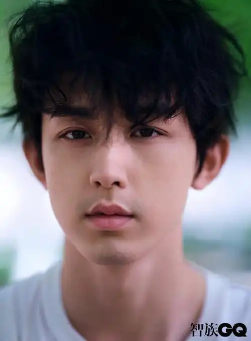 郭俊辰gq卷发奶痞大片