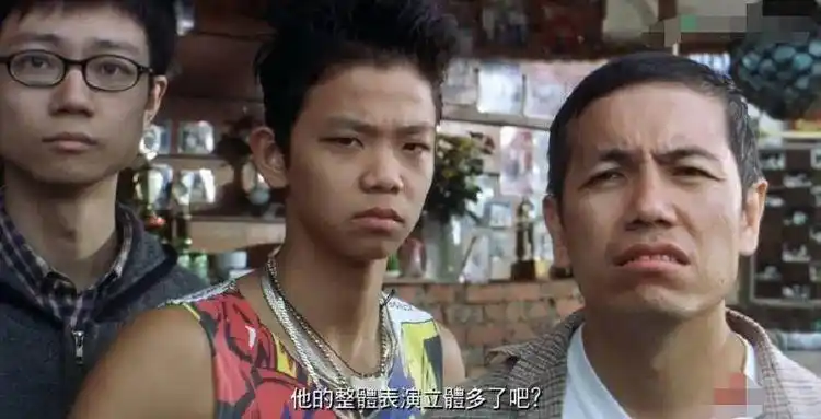 《喜剧之王》中的洪爷,离开星爷反而大火,今36岁成为大老板_林子善