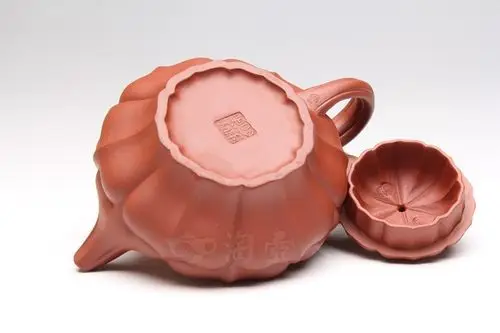 宜兴名家王明康紫砂壶作品《筋纹合菱壶》