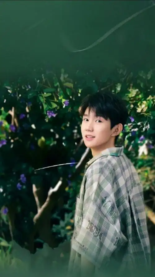 王源超话#王源溪木源品牌代言人#  无文字高清图  (p2去不了文字但