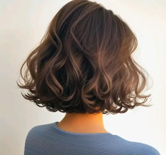 女士发型别乱整最美还是全头烫蓬松瘦脸显发量