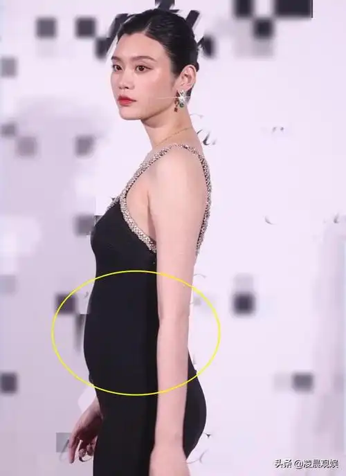 奚梦瑶官宣二胎后走红毯小腹隆起孕味十足32岁状态却让人看呆