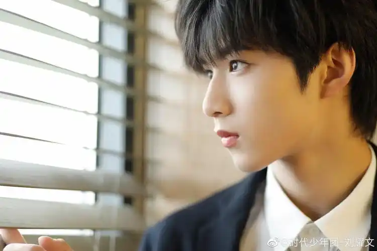 (刘耀文x你)校园恋爱③疑惑の刘耀文 .