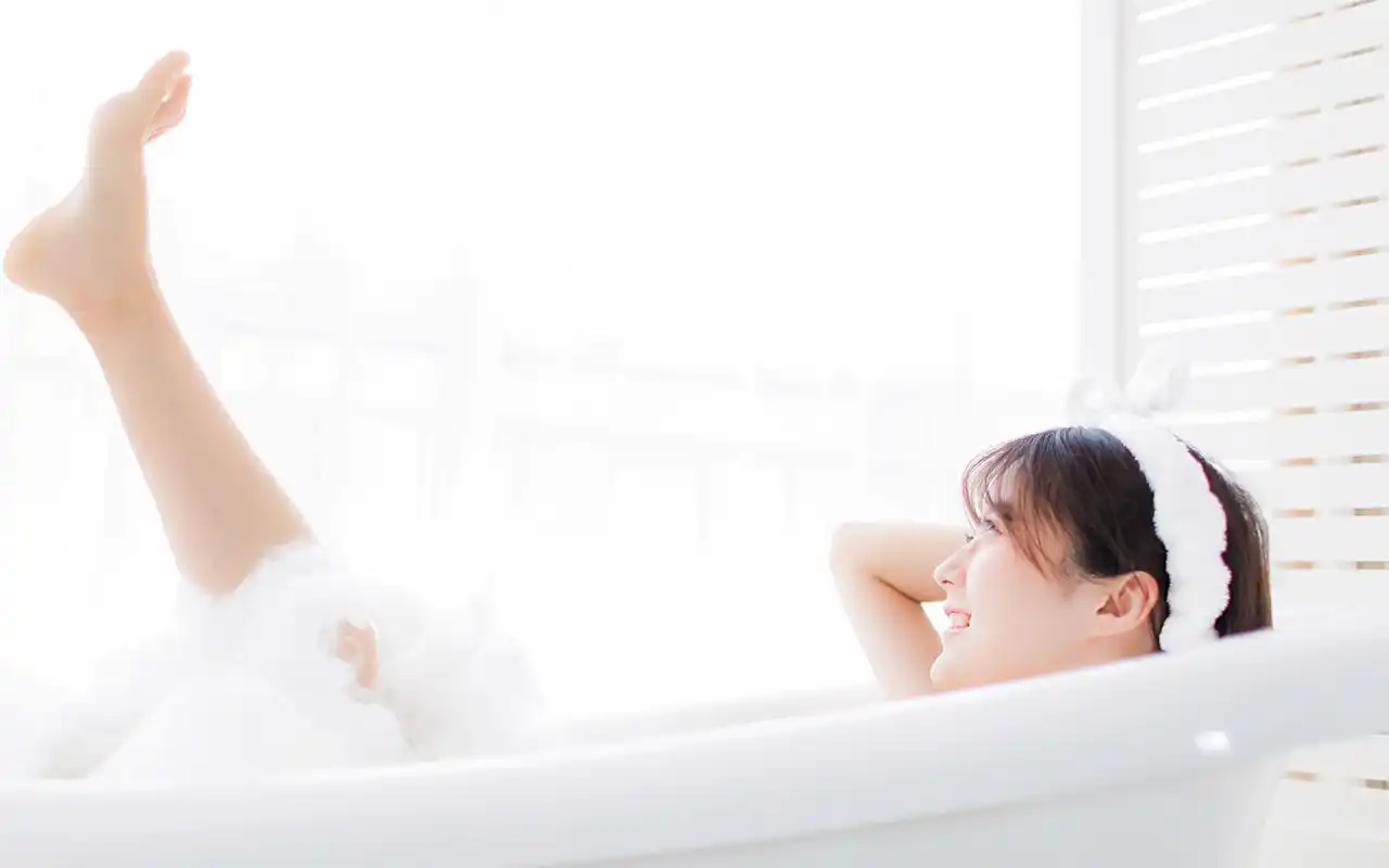 清纯美女浴室高清性感诱惑写真图片桌面壁纸