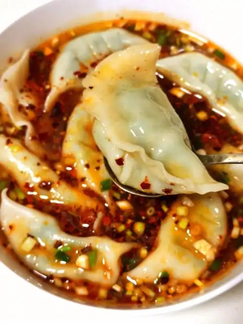 宝子们热腾腾香喷喷的带汤水饺来一碗吗