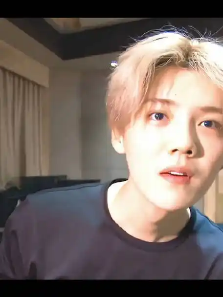 鹿晗骨相##鹿晗时隔五年现场打卡曼联