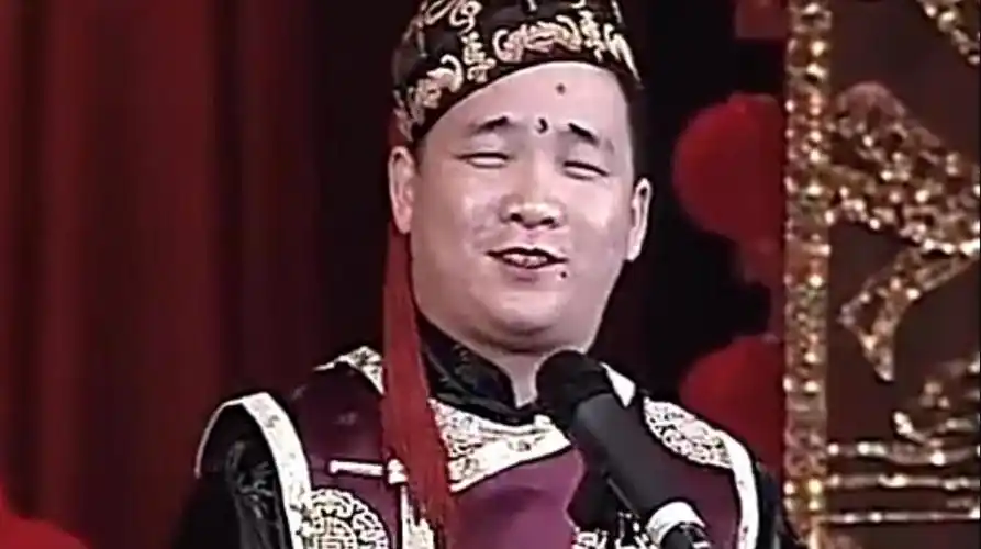 东北二人转三宝之一的孙小宝,当年拒绝拜赵本山为师,现在竟然要拜某网