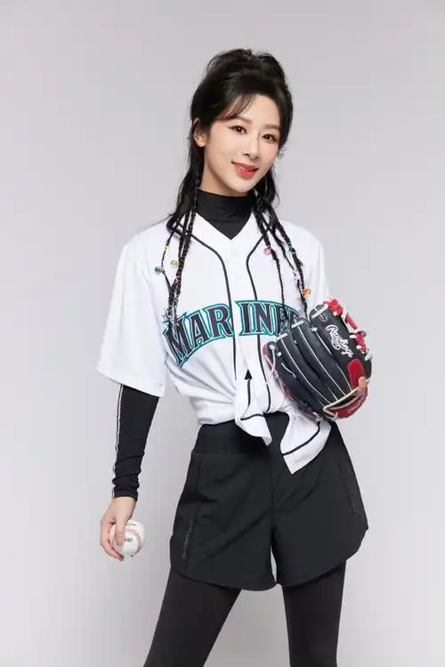 杨紫超话#杨紫官宣mlb棒球大使#和@杨紫一起推广棒球运动,来打棒球吧