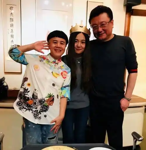 金龟子女儿官宣产子!儿子5斤多长得像王宁,4年才能过一次生日