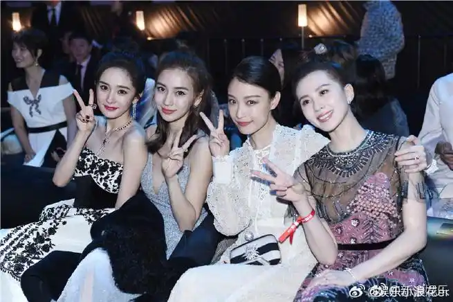 &@uniq-王一博&@李现ingcos四大才子@胡歌@刘亦菲@刘诗诗@杨幂排排坐