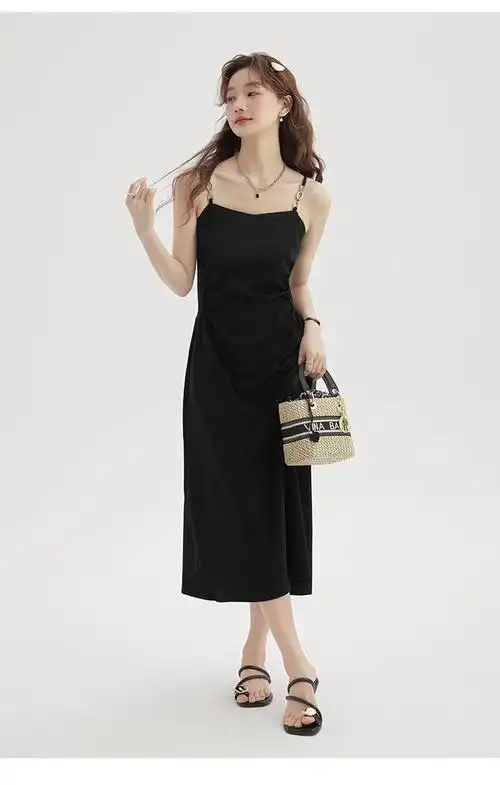 黑色吊带连衣裙子女夏季2024新款收腰显瘦高级感气质赫本风小黑裙