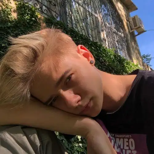 欧美男头像大人物就是一直不断努力的小人物