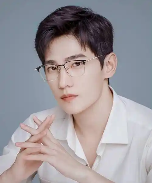 眼镜别乱戴,有的人戴上了成"人间绝色",有的成"80岁老大爷"_造型_气质