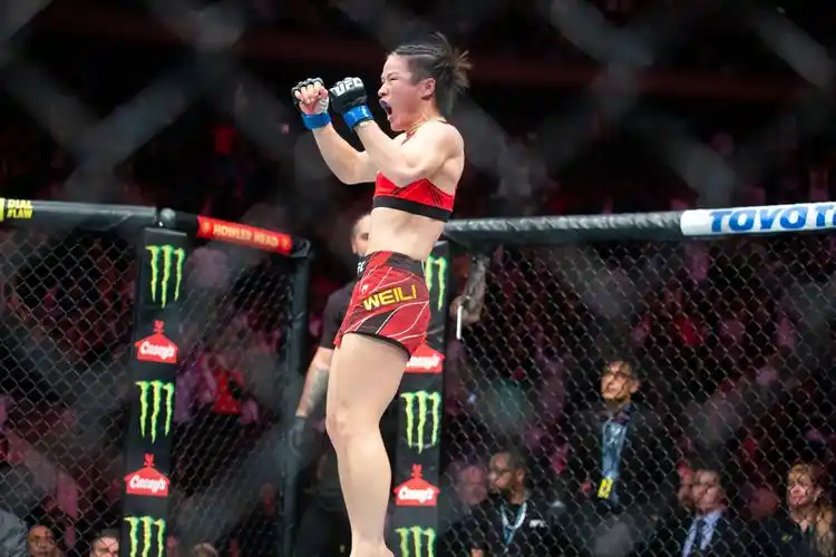 比赛那晚,纽约一中餐厅等了她一晚上2019年赢下金腰带后,张伟丽让国人