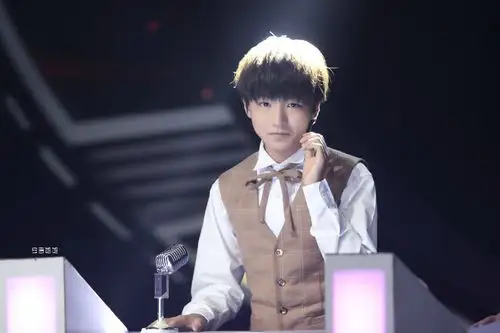 王俊凯# #tfboys王俊凯# 140828年代秀 cr:logo