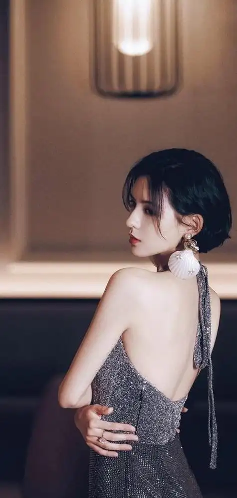 难怪王校长也倒台了张予曦32岁了真是天下第一啊