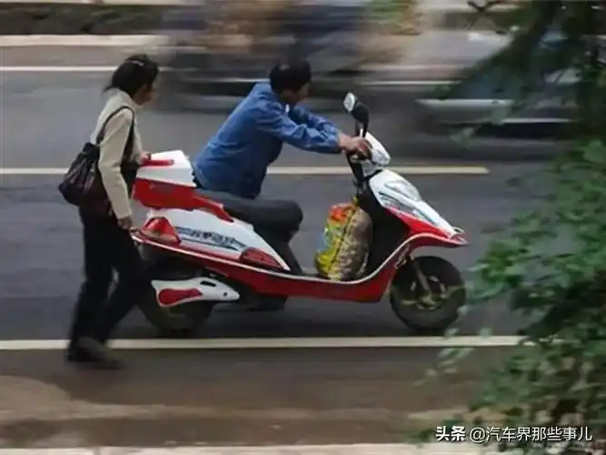 电瓶车怎么看电充满怎么判断电动车是否充满电