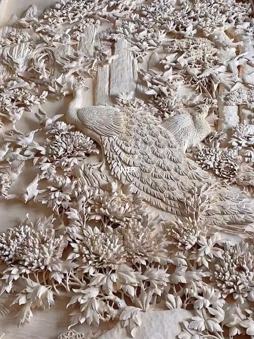 百鸟朝凤木雕背景油漆完成可以安装了