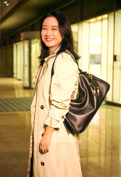 贾玲李现同框看 prada 大秀,新款"豪门姐弟 cp "出炉!