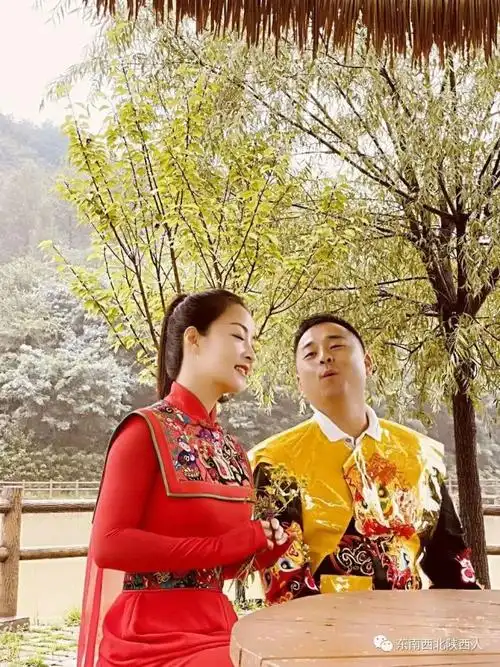 王小妮∮贺东新歌《一起走》全网发布!