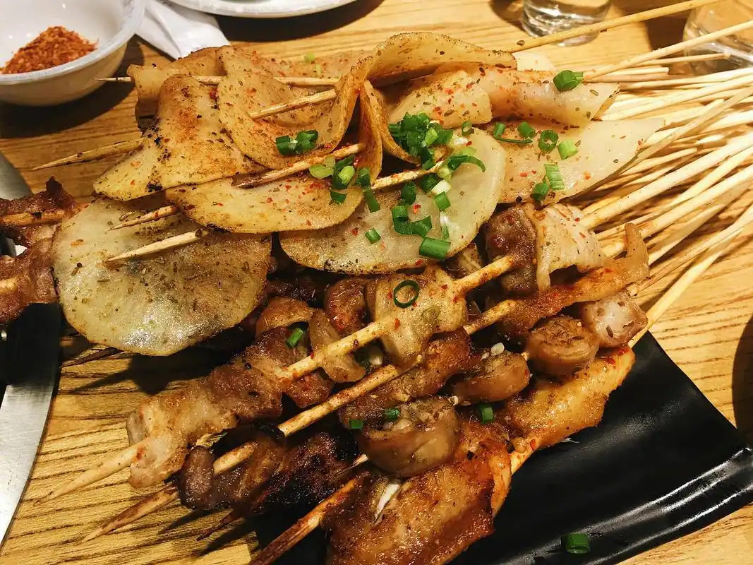 走夜路,最怕遇到烧烤店说说你吃烧烤都必点啥?我来替你胖