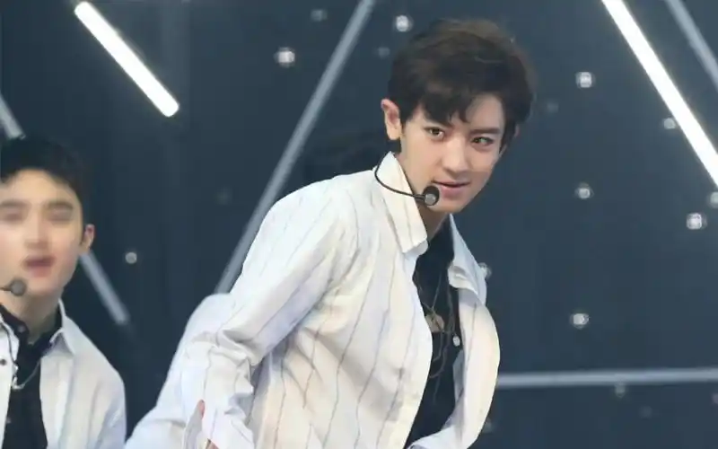 封神的逗号刘海 朴灿烈 lotto 舞台合集