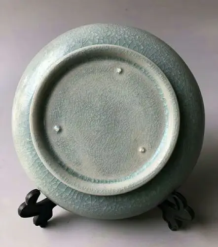 一阅千年:两件北宋汝窑天青色细小冰裂片葵口洗,与2.